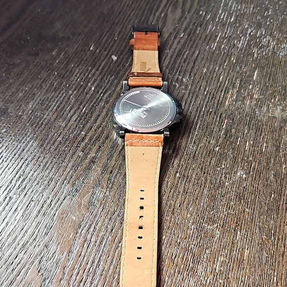 Puma watch need batery - Picture 2 of 4